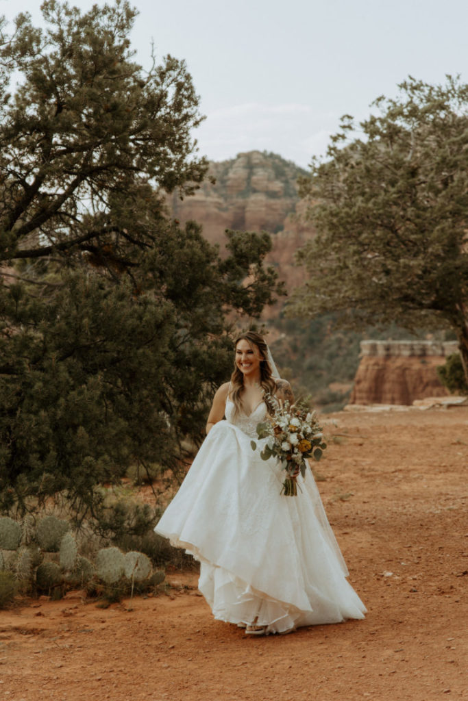 sedona-elopement-photographer-51-boho-bride-red-rock-arizona-intimate-elopement-wedding-adventure