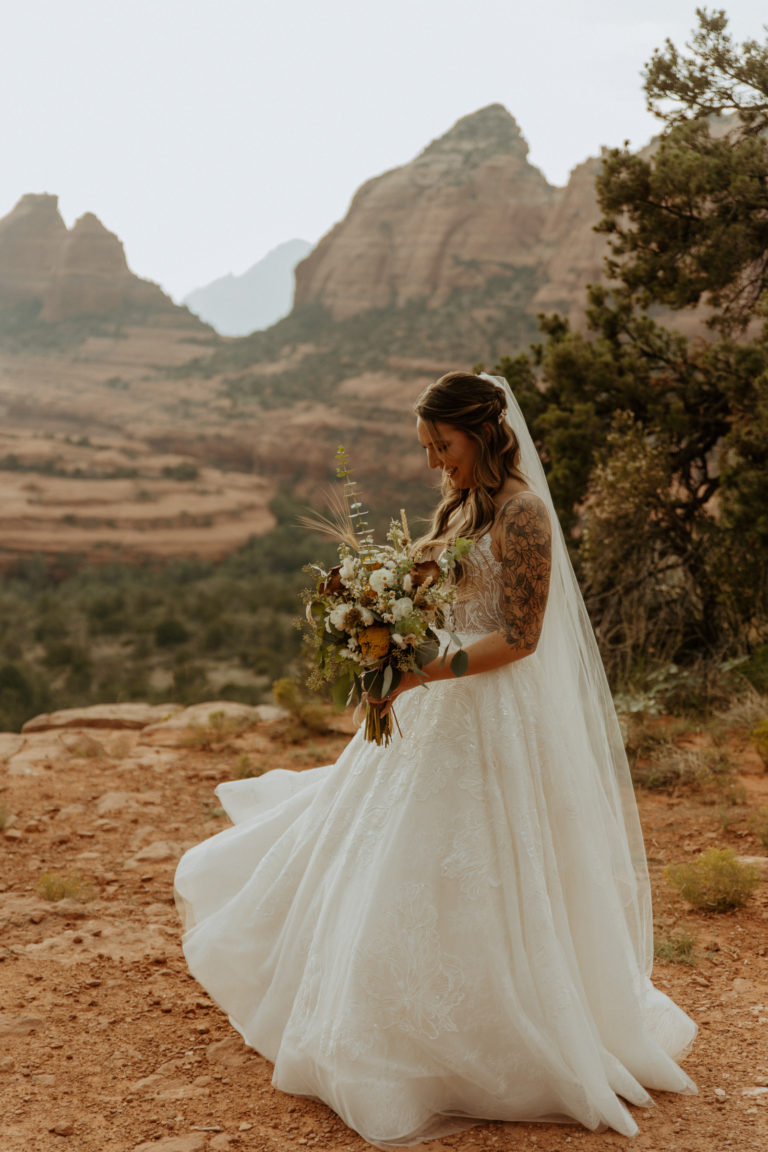 sedona-elopement-photographer-53-boho-bride-red-rock-arizona-intimate-elopement-wedding-adventure