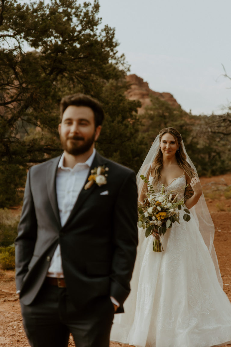 sedona-elopement-photographer-56-boho-bride-red-rock-arizona-intimate-elopement-wedding-adventure