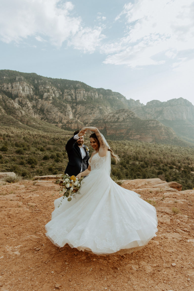 sedona-elopement-photographer-75-boho-bride-red-rock-arizona-intimate-elopement-wedding-adventure