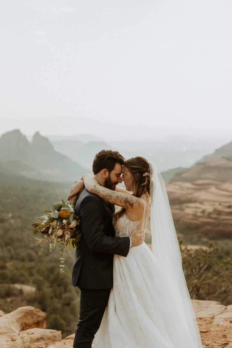 sedona-elopement-photographer-90-boho-bride-red-rock-arizona-intimate-elopement-wedding-adventure